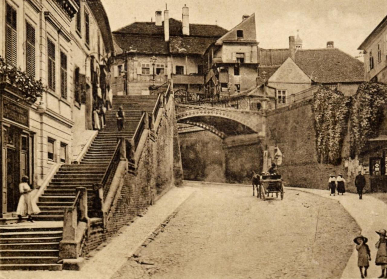 Zur Krone Sibiu Luaran gambar